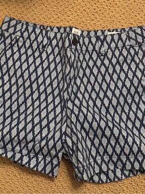 GAP City Short size 6